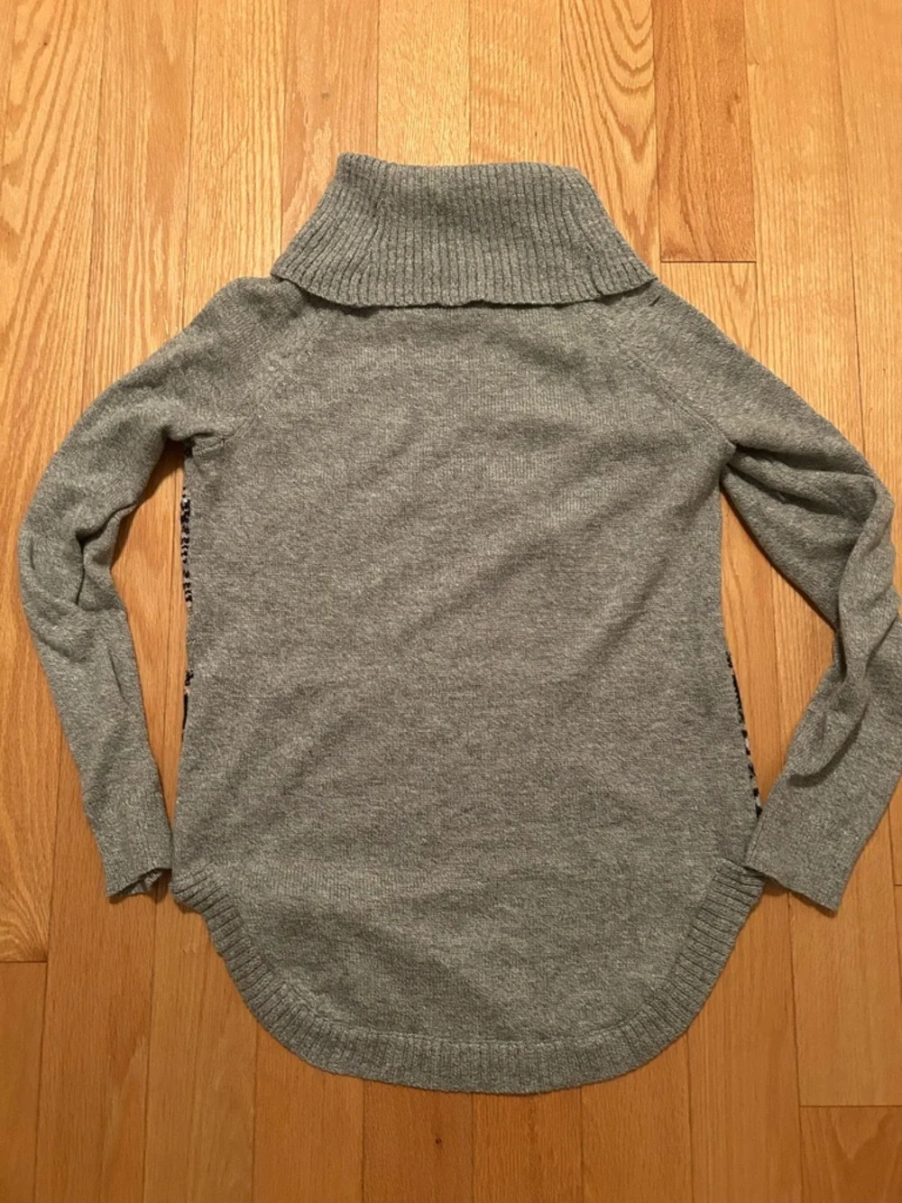 Ricki’s Cowl Neck Gray Fair Isle Sweater - Picture 4 of 4